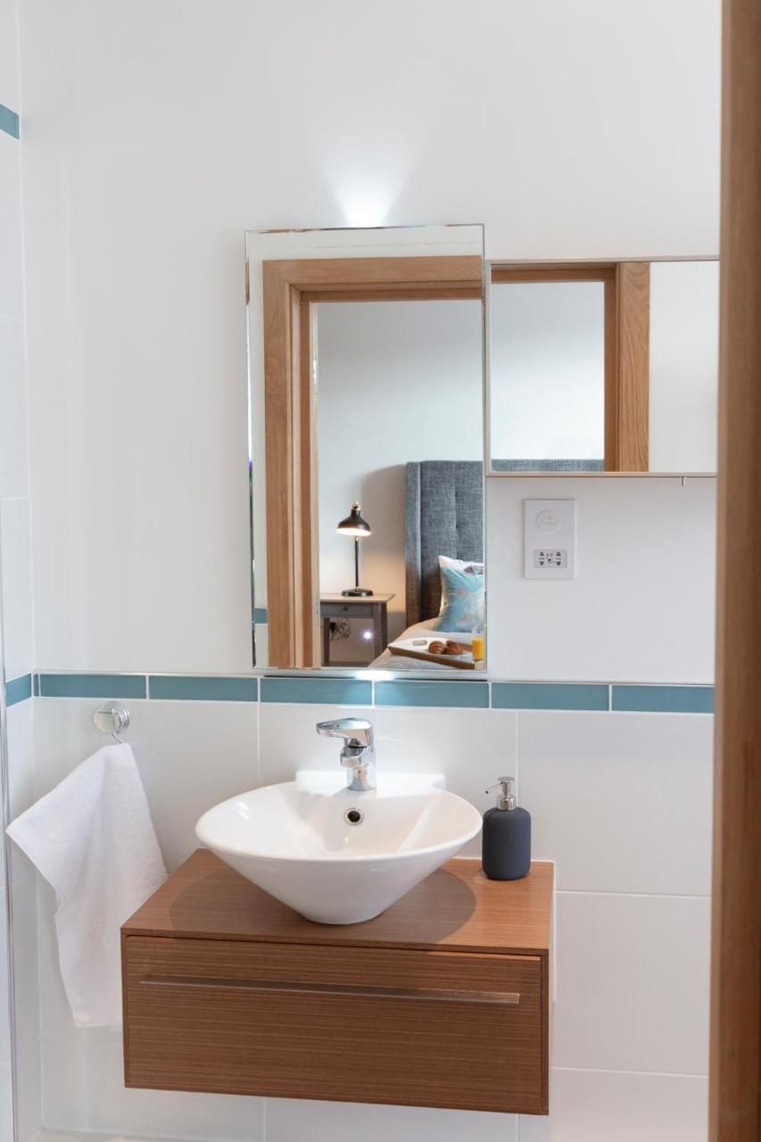 Hampden Apartments - The Charles วินด์เซอร์ ภายนอก รูปภาพ